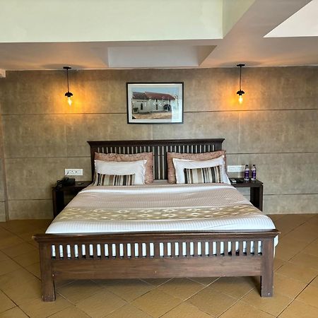 Silverador Resort Thane Bagian luar foto