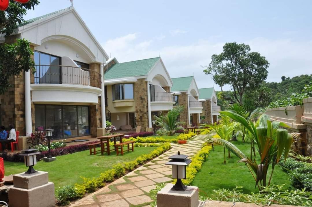 Silverador Resort Thane Bagian luar foto