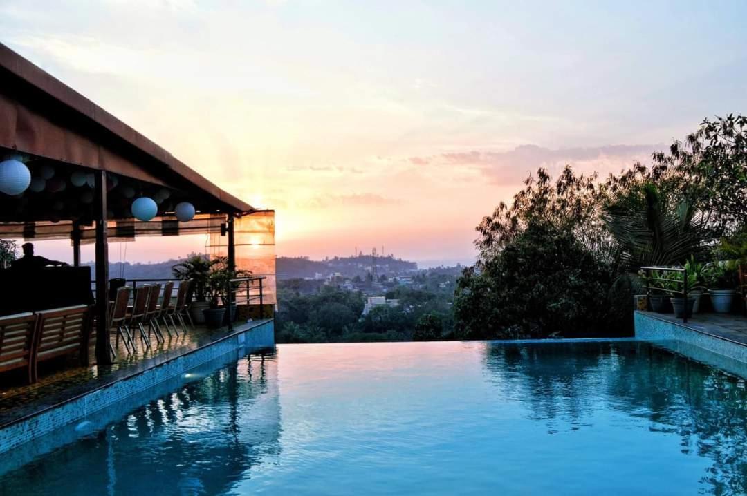 Silverador Resort Thane Bagian luar foto