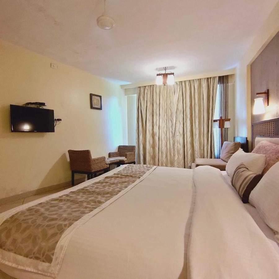 Silverador Resort Thane Bagian luar foto