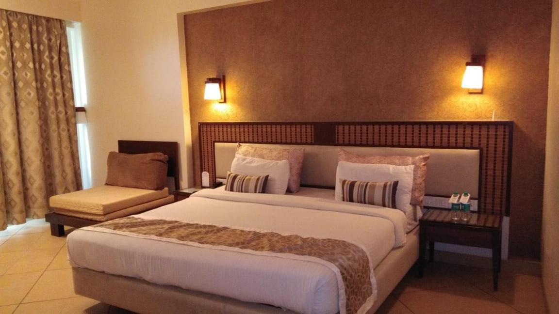 Silverador Resort Thane Bagian luar foto