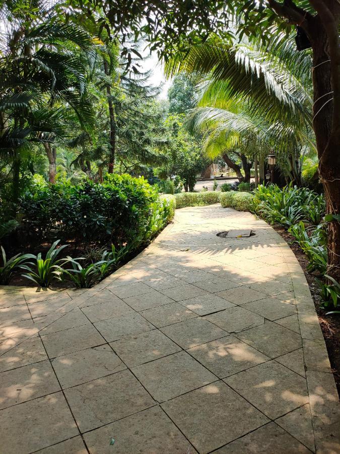 Silverador Resort Thane Bagian luar foto